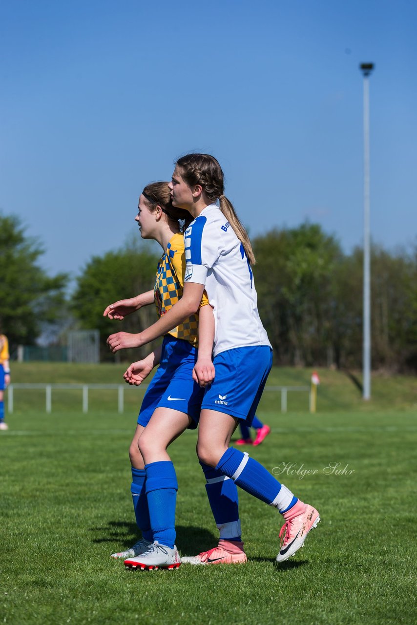 Bild 154 - B-Juniorinnen Bramstedter TS - SSV Hennstedt : Ergebnis: 3:7